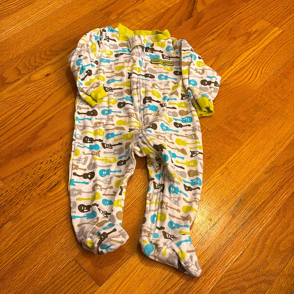 Guitar Sleep & Play (Size 6 Months)